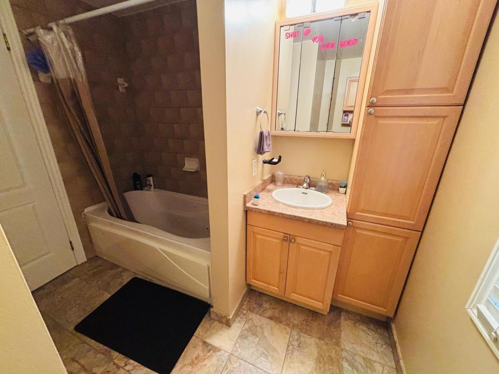 Room With Private Patio Next To Toronto Airport Mississauga Exterior foto