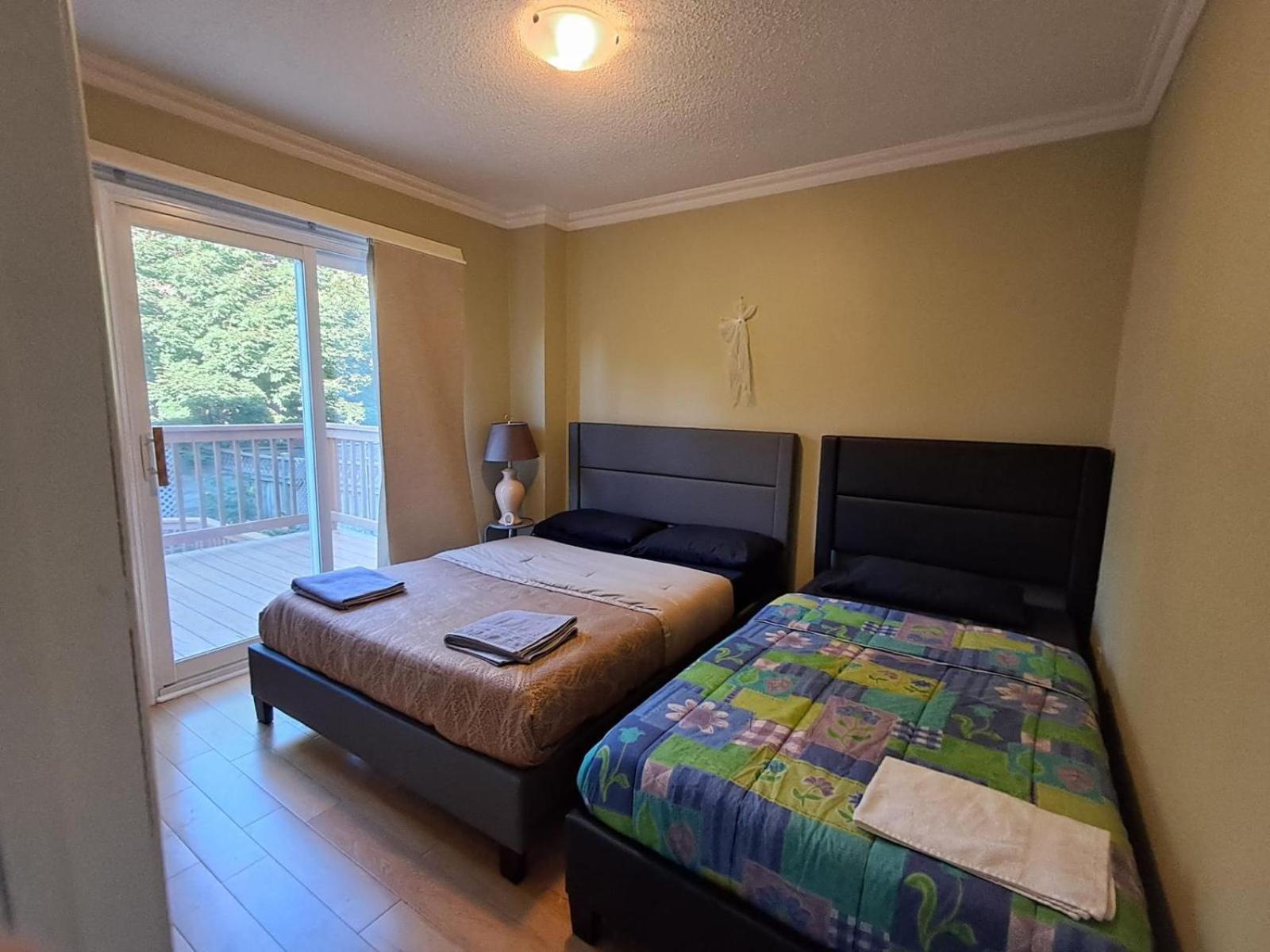 Room With Private Patio Next To Toronto Airport Mississauga Exterior foto