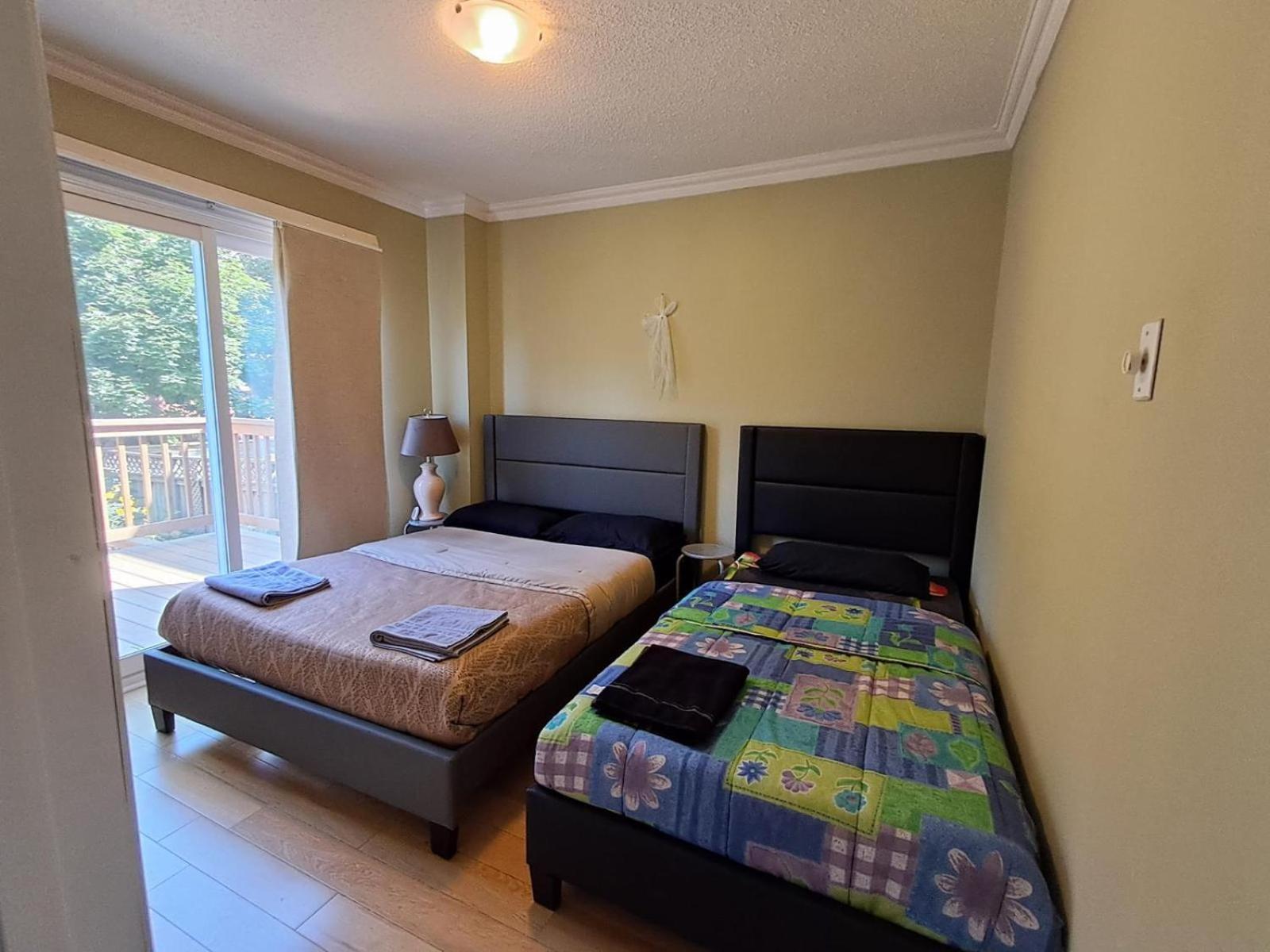 Room With Private Patio Next To Toronto Airport Mississauga Exterior foto