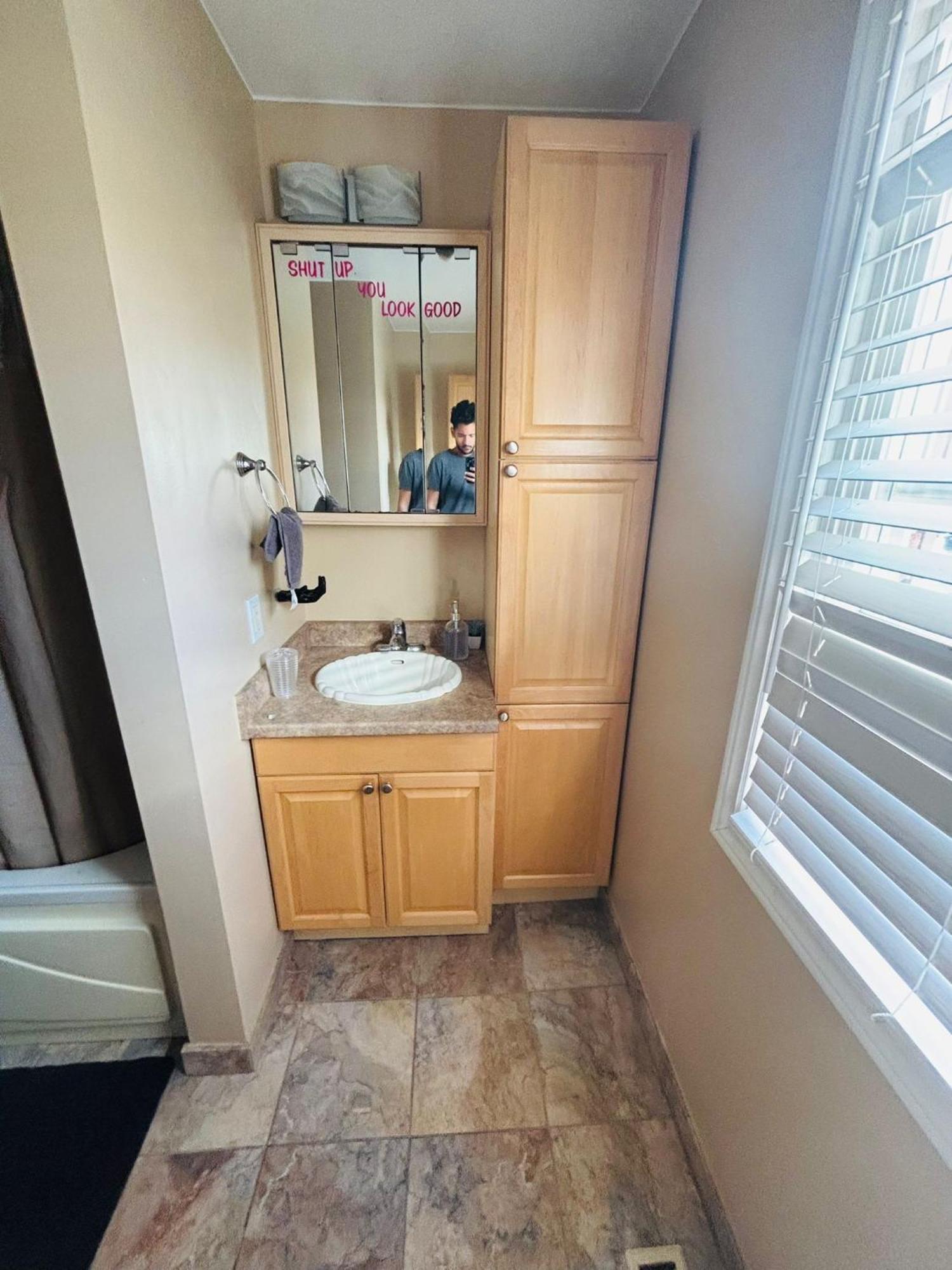 Room With Private Patio Next To Toronto Airport Mississauga Exterior foto